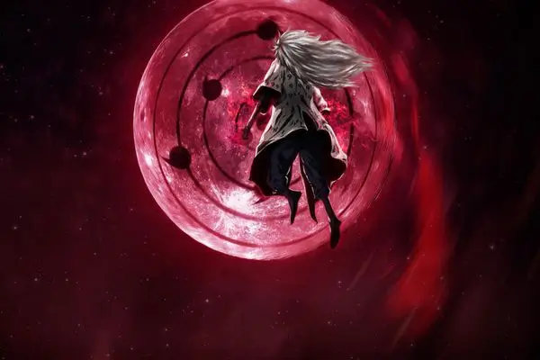 Madara Uchiwa devant une pleine lune rouge